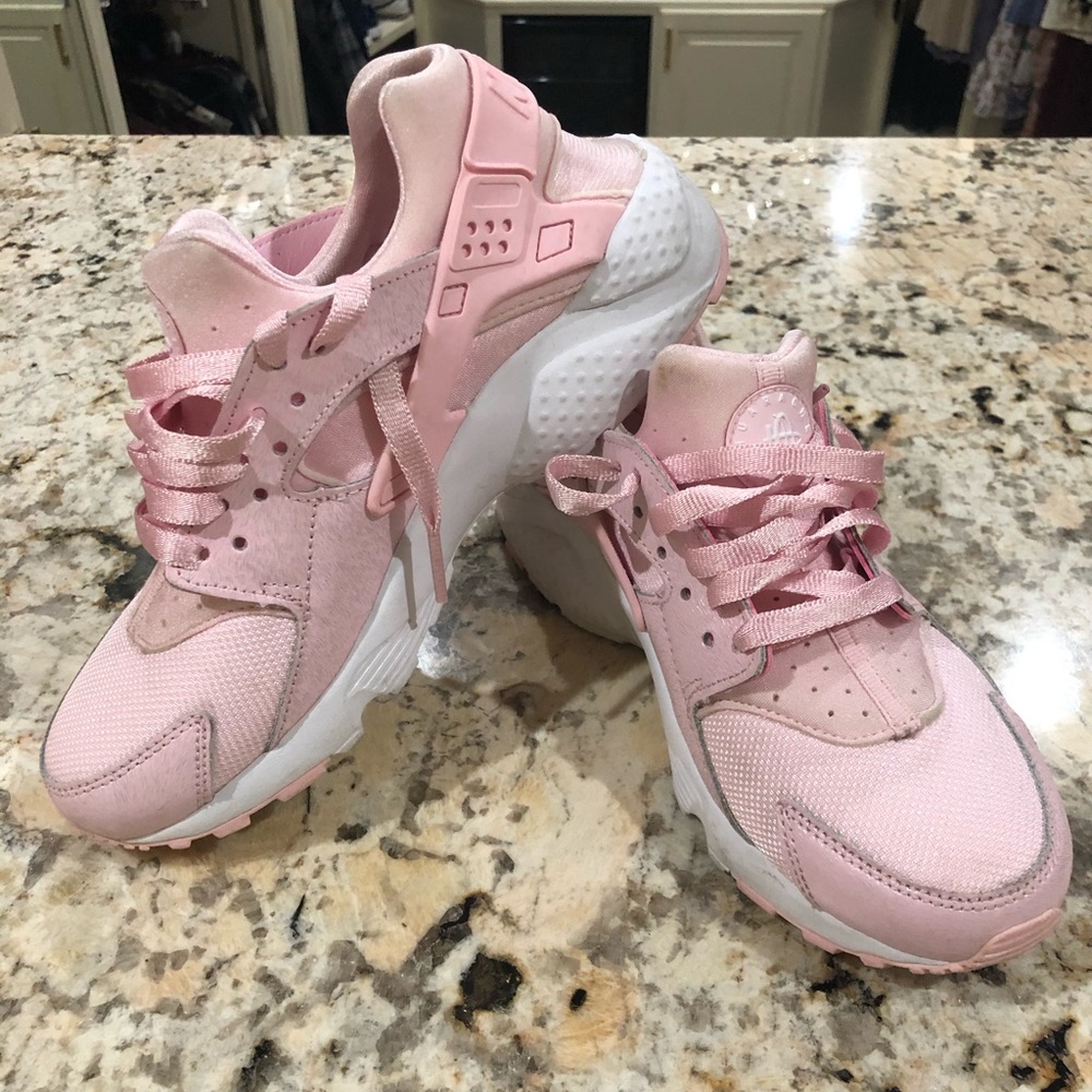 Pink nike huaraches
